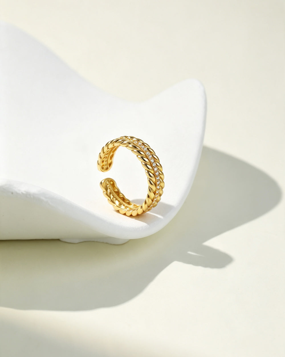 Lira Twist Pave Ring