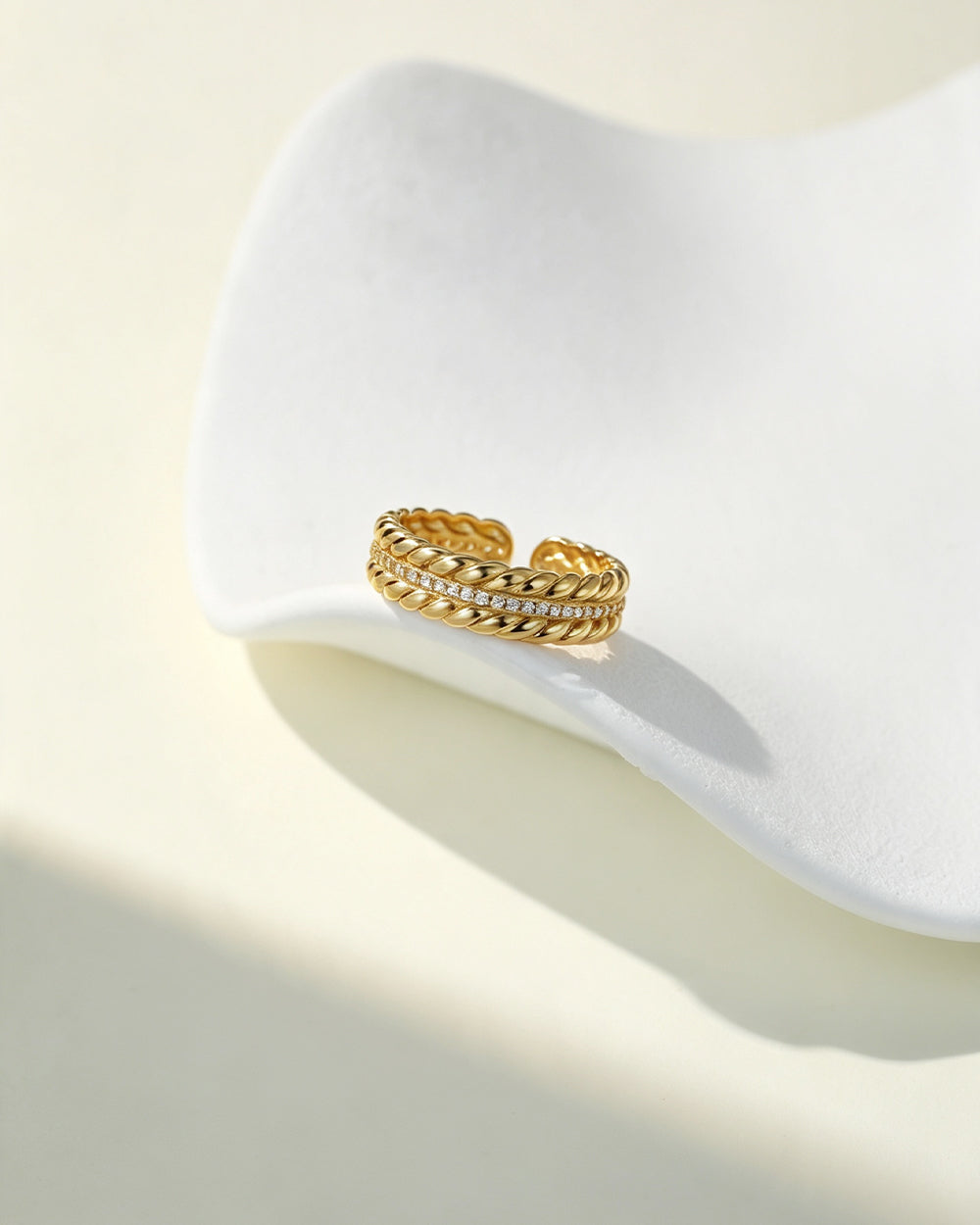 Lira Twist Pave Ring