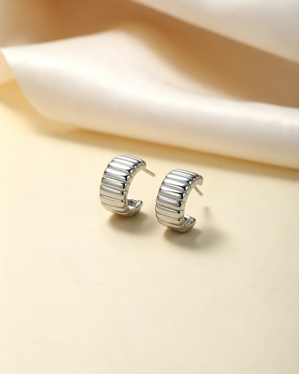 Ribbed Link Hoop Earrings