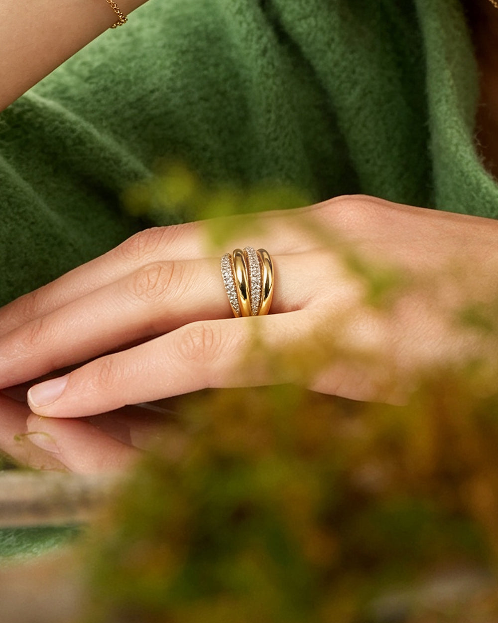 Intertwined CZ Ring